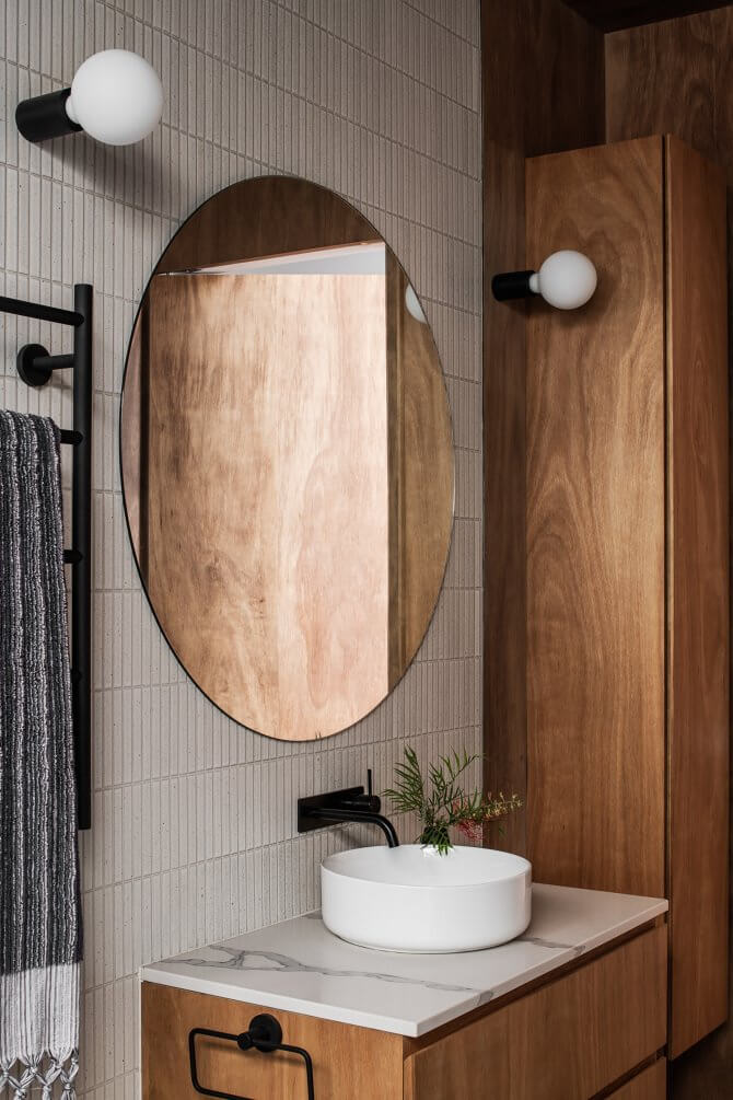 Tủ chứa lavabo được làm bởi gỗ công nghiệp