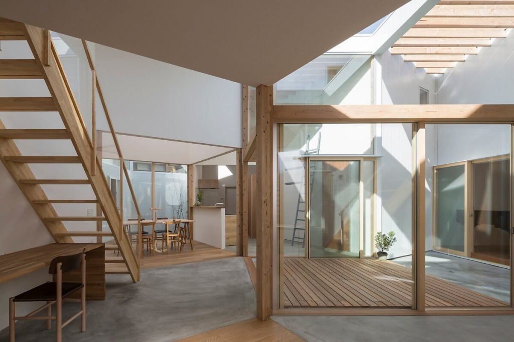 Os blocos alternados de espaço da casa têm um modelo arquitetônico especial