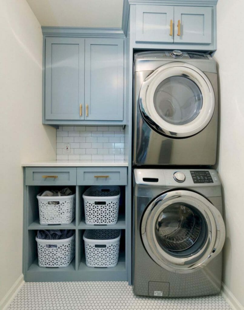 Use the corner of the house as a laundry room