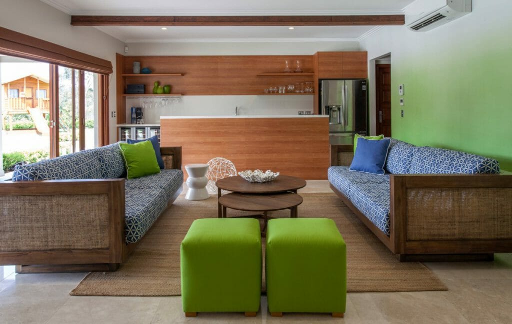 Zelený obývací pokoj ve venkovském stylu