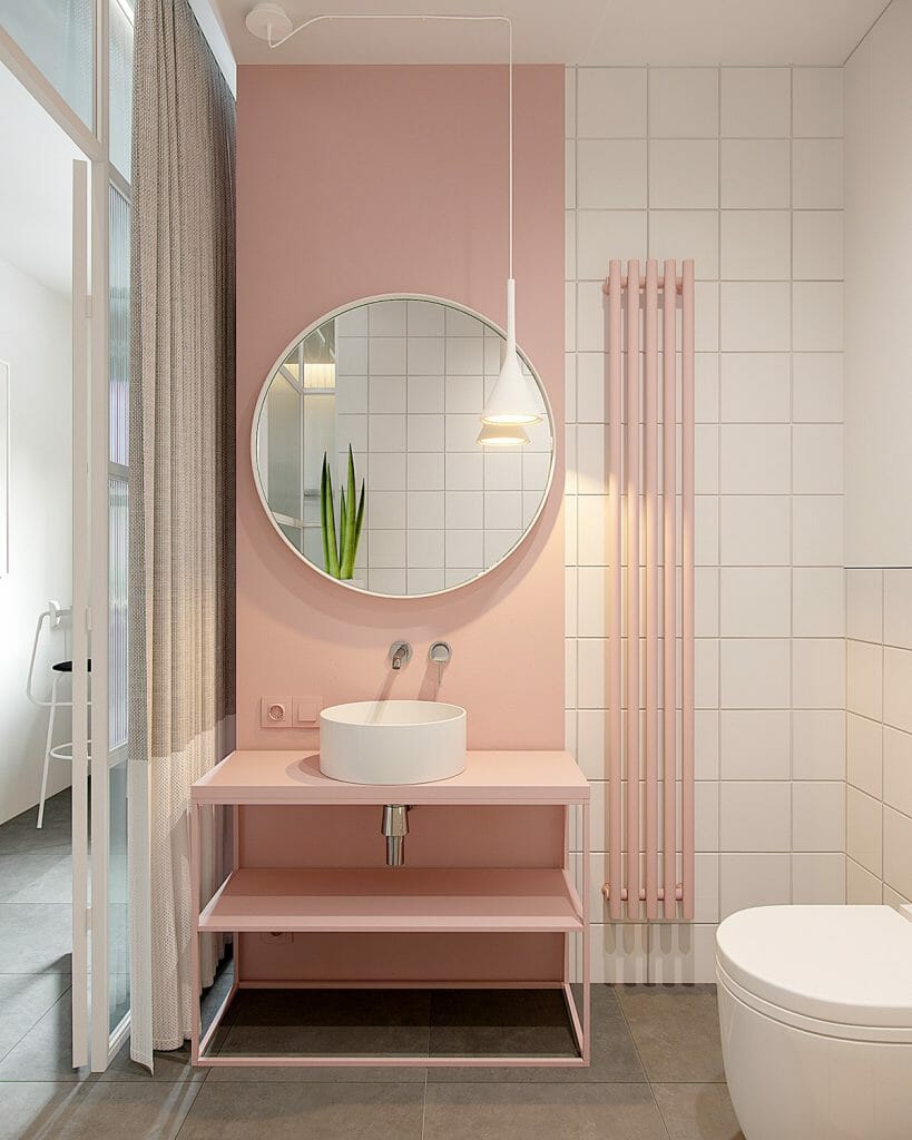 ライトピンクのバスルーム