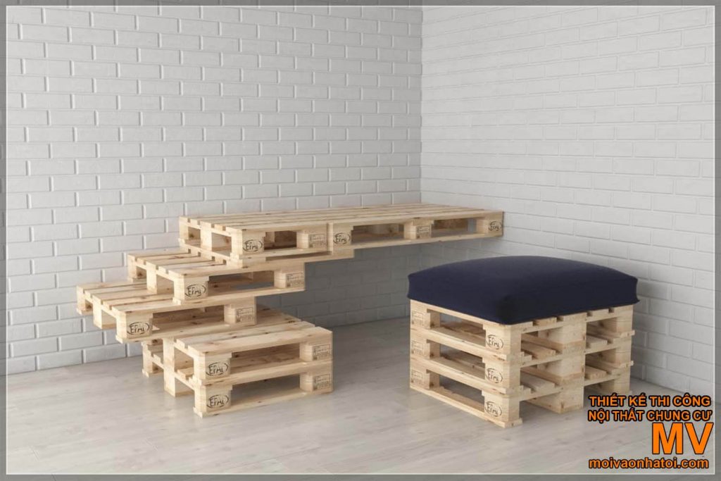 Sample tables and chairs pallets