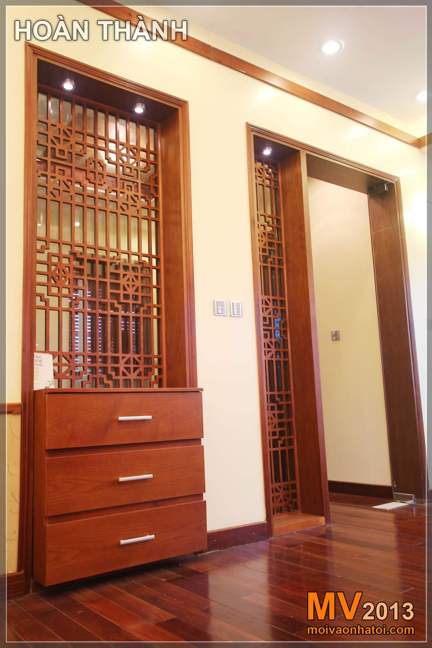 přepážka a dřevěný strop pro vnitřní výzdobu vily